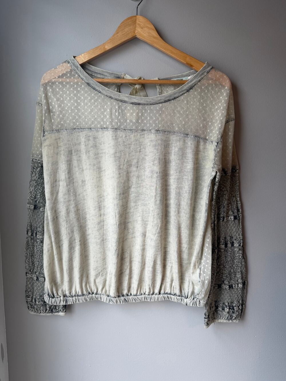 Kimchi Blue Gray Lace Sleeve Open Back Boho Top | Small